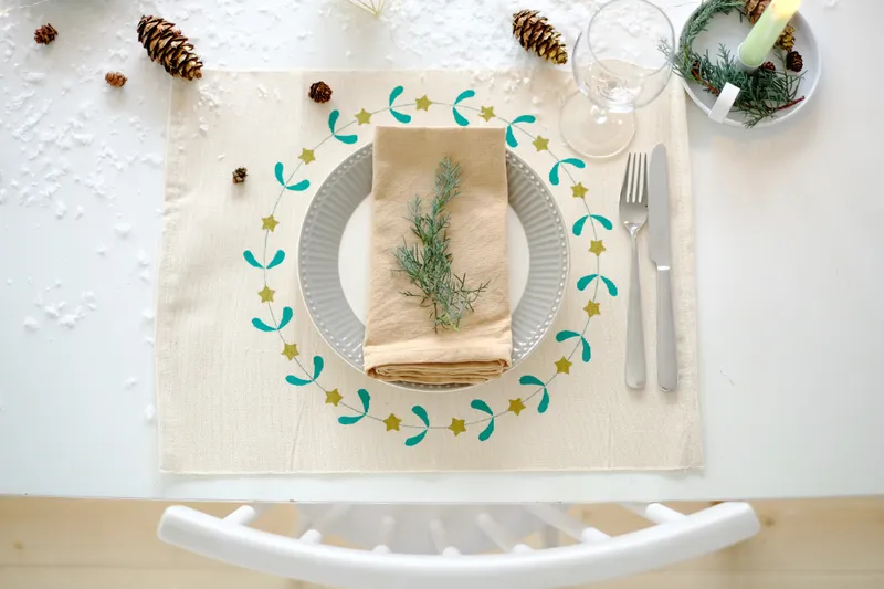 DIYnachten Türchen 14: weihnachtliche Platzsets für die Festtagstafel