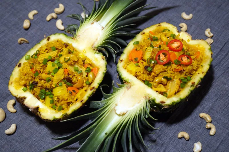 Gebratener Reis mit Ananas – vegetarisches Rezept (30 min)