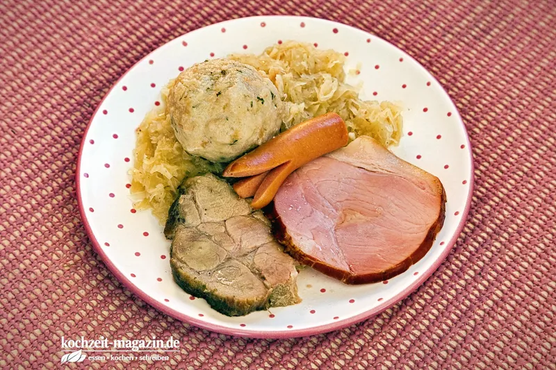 Bauernschmaus, ein herzhafter Klassiker, Omas Rezept schmeckt zu vielen Gelegenheiten