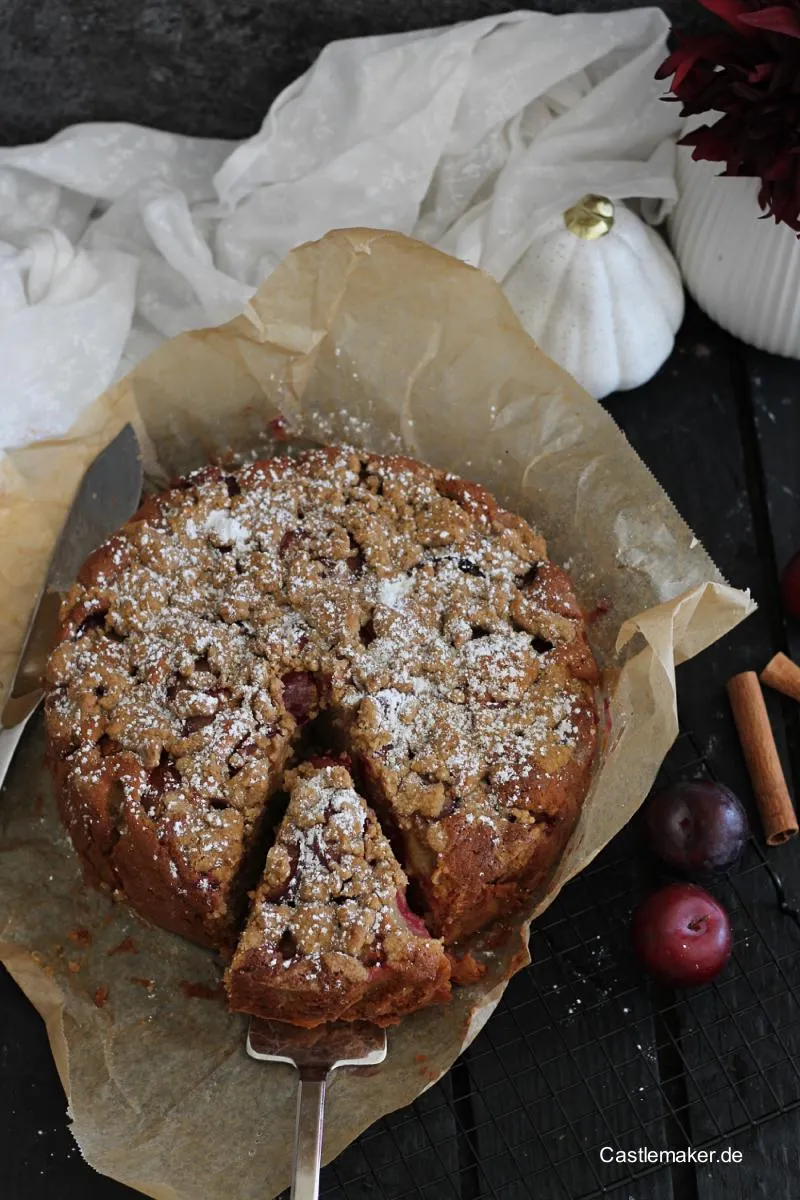 Super leckerer norddeutscher Pflaumenkuchen mit Zimtstreuseln – einfach