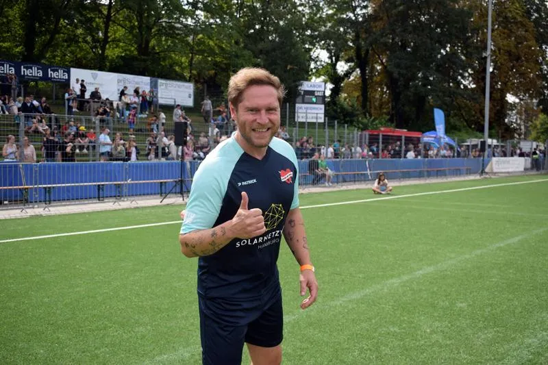 Streitwert 200 Millionen Euro: Johannes Oerding verklagt Kicken mit Herz!