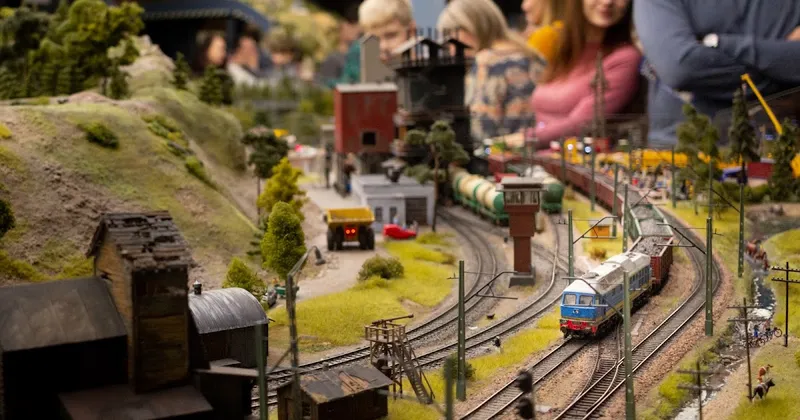 Von Miniaturen zu Meisterwerken: Die Geschichte des 1:87 Maßstabs im Modellbau