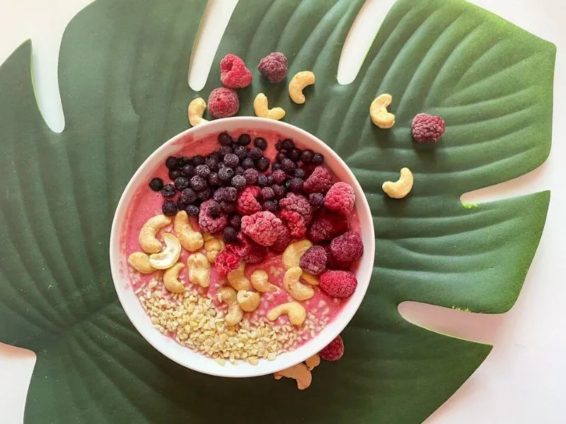 Smoothie Bowl mit Himbeeren