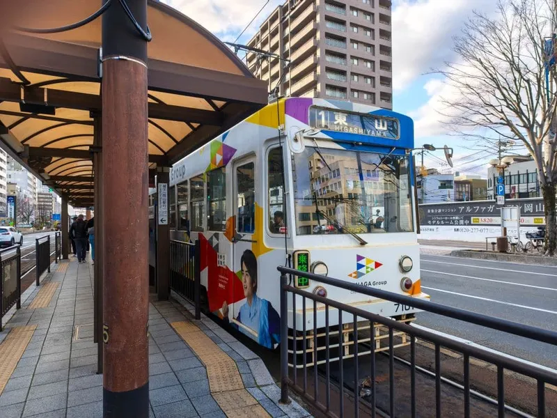 Okayama Nahverkehr & Anfahrt: Der ultimative Guide für Bahn, Tram & Pässe