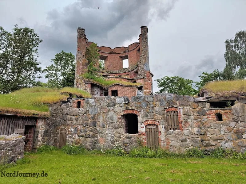 Wanderung zur Burgruine Mörby Castle