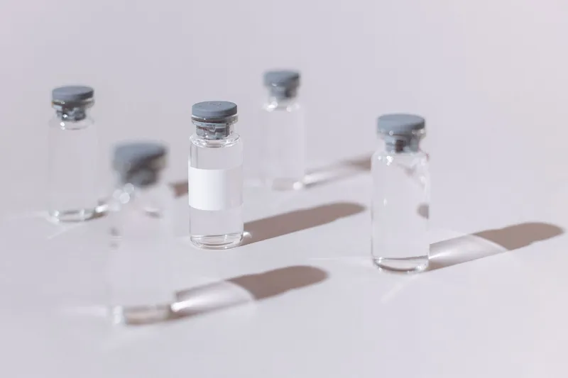 Sichere Arzneimittelverpackung: Welche Aufgaben Primärpackmittel übernehmen