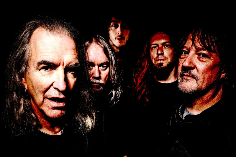 Interview: Justin Sullivan (New Model Army) über Nullen und Einsen und die Romantik der Deutschen