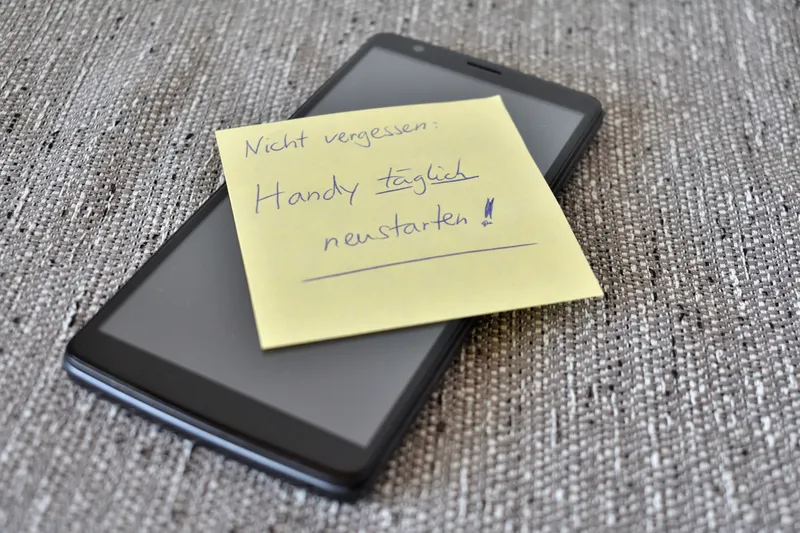 Schützt regelmäßiges Neustarten des Handys vor Hackern?