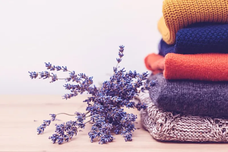 Handgestrickte Stücke richtig aufbewahren: Motten, Pilling und Formverlust vermeiden