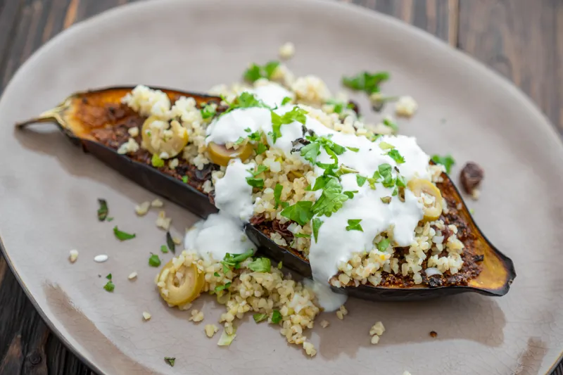 Auberginen mit Chermoula und Bulgur