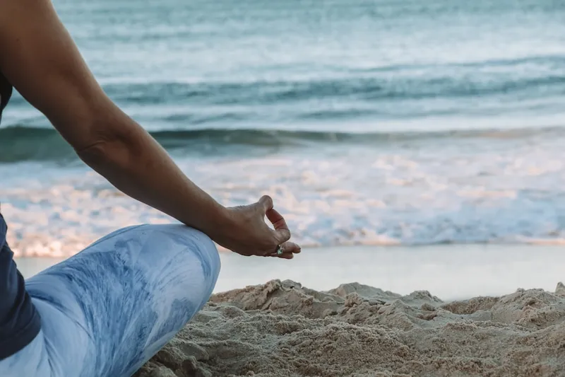 Yin yoga oefeningen voor thuis: zo doe je het stap voor stap