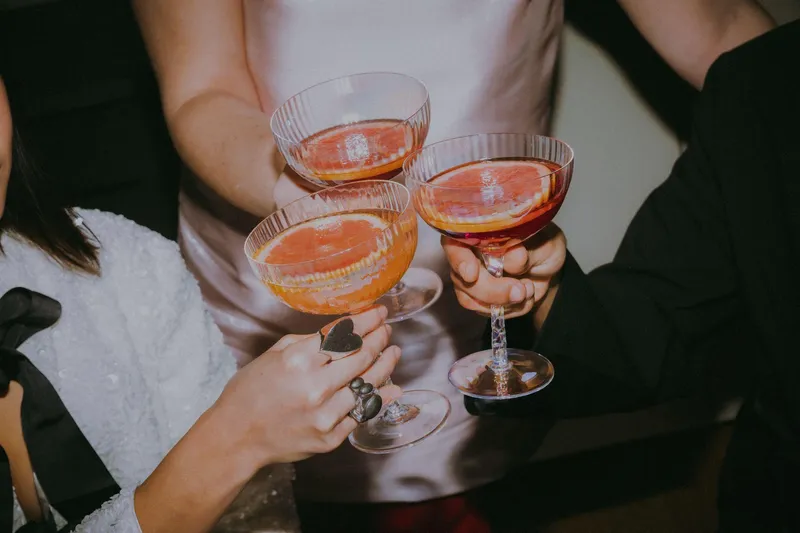 Alkohol in den Wechseljahren & sein Einfluss auf Gewicht, Hormone & Schlaf