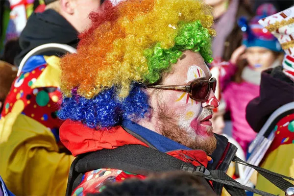 Fasching & Karneval in Deutschland: Geschichte, regionale Unterschiede und der moderne Umgang mit Kostümen