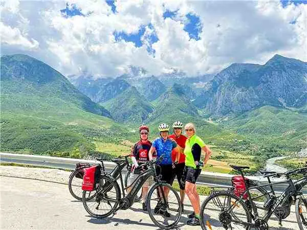 Aktivurlaub 2026: Wander-, Rad- und Wassersporttouren im Vergleich