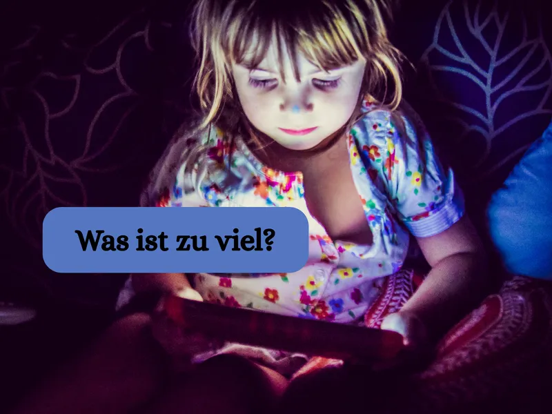 Dein Kind sitzt still vorm Handy. Das Gehirn hat trotzdem keine Pause.