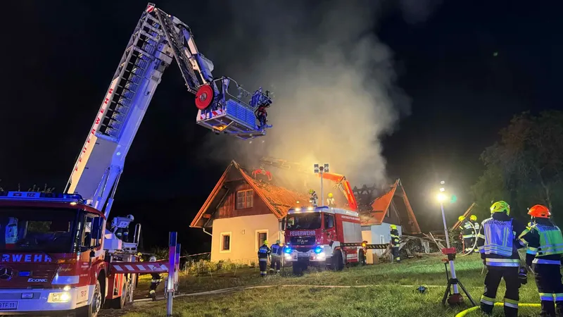 BFV Graz-Umgebung: Großaufgebot der Feuerwehren bei Wohnhausbrand