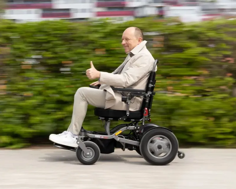 GT01, der schnelle, komfortable und sichere faltbare Elektrorollstuhl
