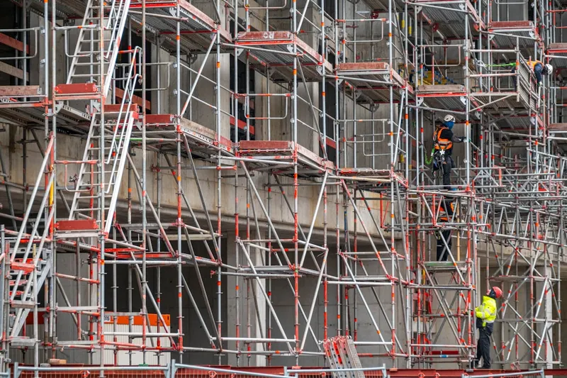 Trapgat steiger huren of kopen: wat je moet weten