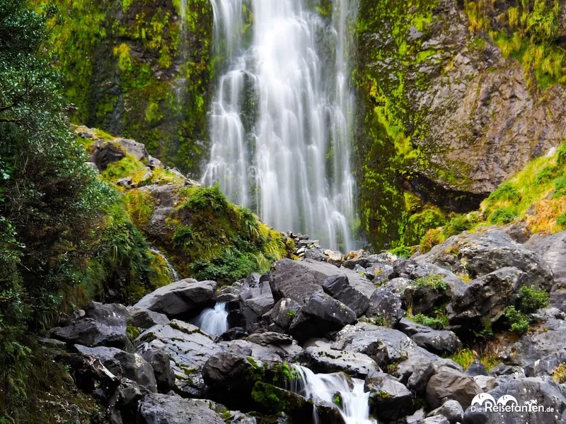 Devils Punchbowl Wasserfall – Kurzwanderung mit ordentlich Höhenmetern