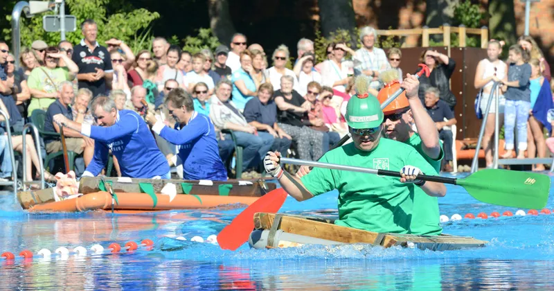 Schweinetrog-Rennen feiert Revival im Freibad Hänigsen