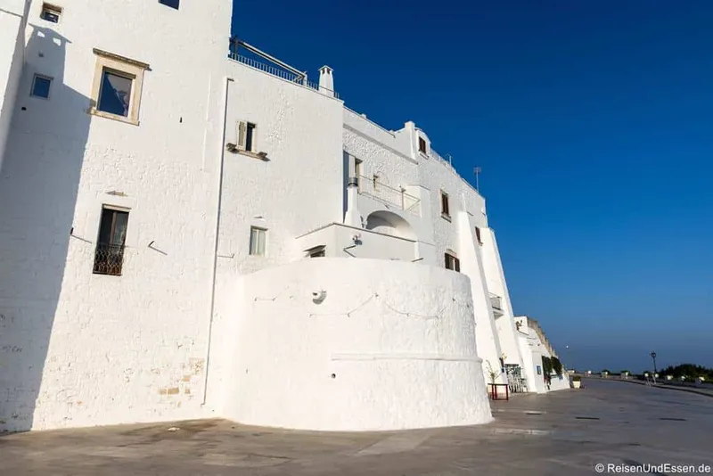 Ostuni entdecken: Sehenswürdigkeiten, Tipps & Kulinarik der Weißen Stadt Apuliens