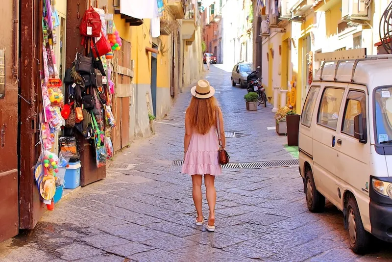 Die Altstadt von Procida - zwischen verwinkelten Gassen, Blumen & kleinen Entdeckungen
