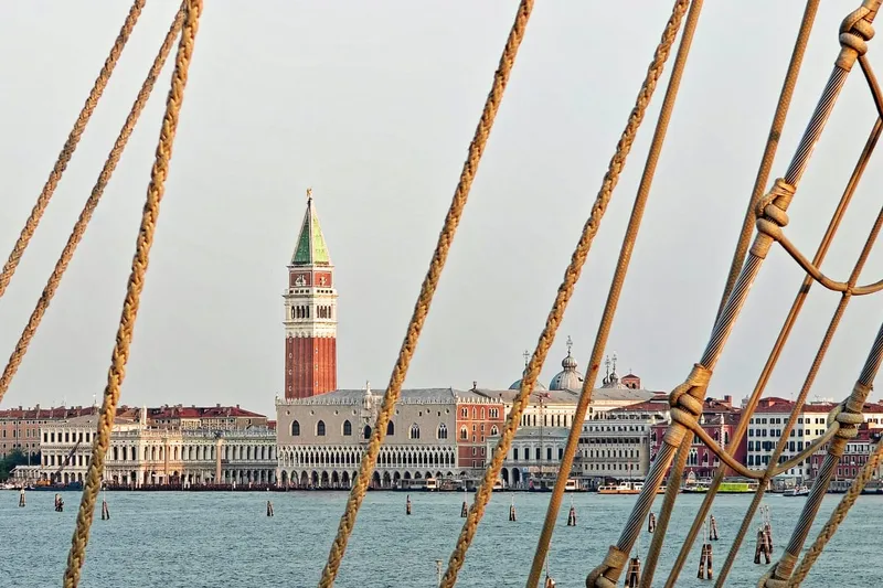 Einfahrt mit der Star Clipper nach Venedig zum Sonnenaufgang