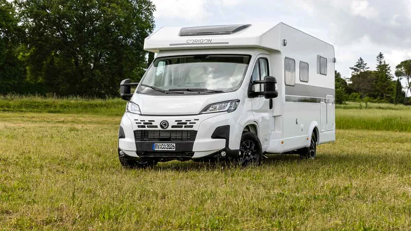 Corigon T 75 LQ: solider Teilintegrierter mit höhenverstellbarem Queensbett und schicken Chancen