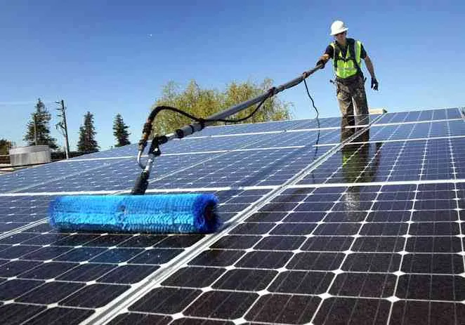 Frank Galley startet Photovoltaik- und Solarreinigung