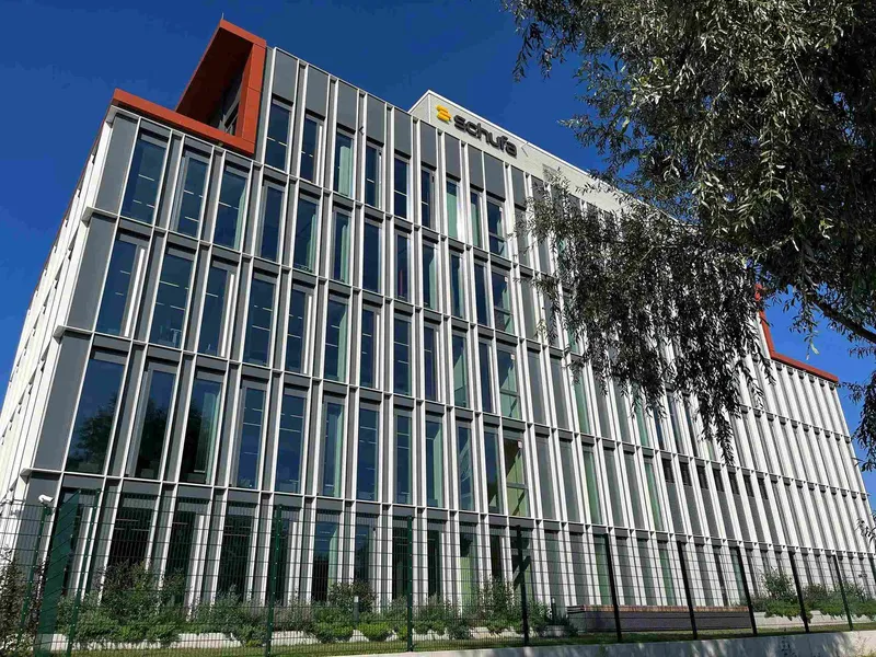 Schufa Schattendatenbank: noyb mahnt ab – Sammelklage droht