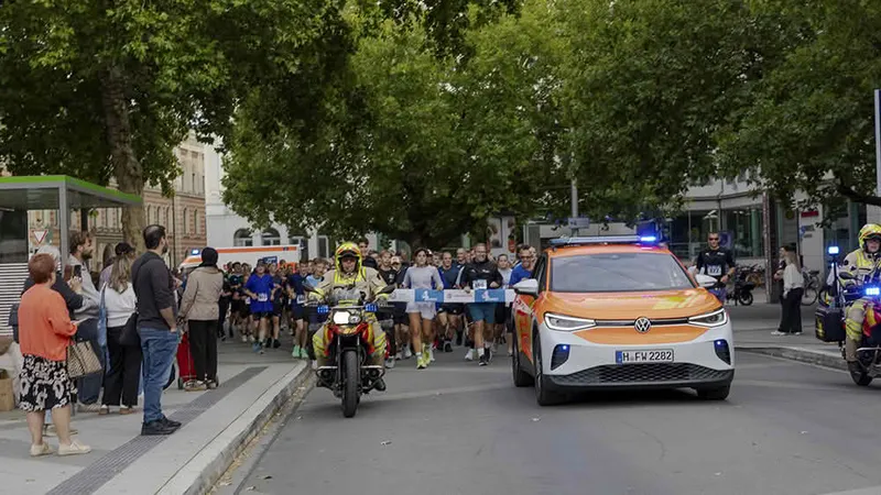 Mehr als 1.000 Teilnehmende setzen beim „Run4Respect“ ein Zeichen