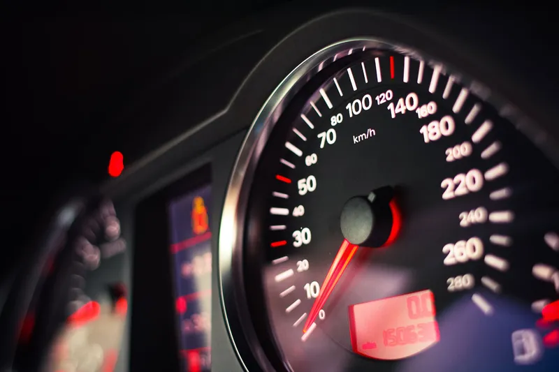Premiummodelle verlieren am meisten Kilometer beim Tachobetrug