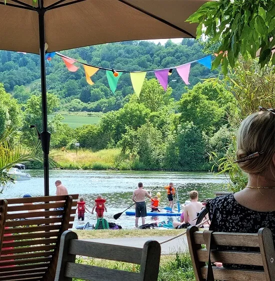 Surfen mit Kindern in Würzburg: Mein Selbstversuch mit 3 Pannen