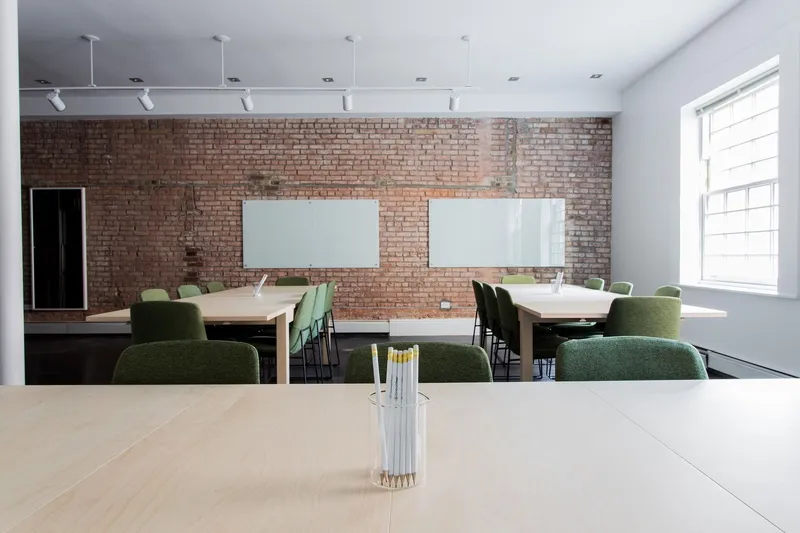 Wie oft muss ein Büro gereinigt werden? Reinigungsplan für Hamburger Unternehmen