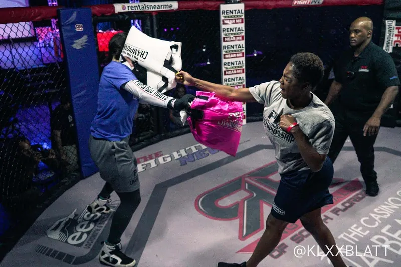 Kissenschlacht als Kampfsport – Pillow Fight Championship