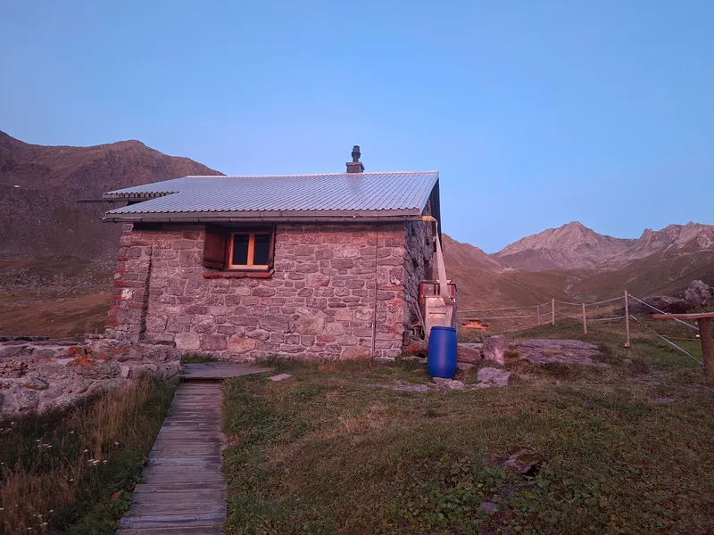Bergtouren in unberührter Natur: die Ramozhütte in den Plessuralpen