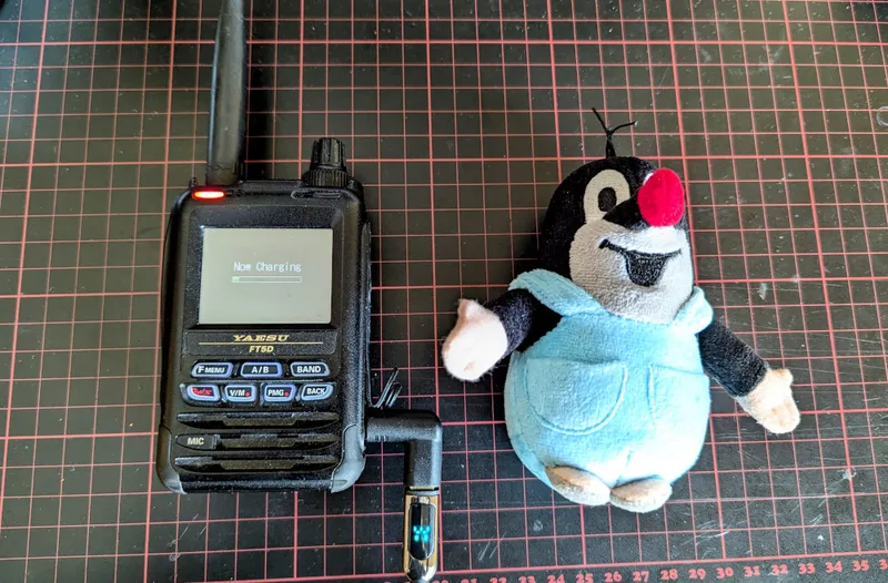 Charging the Yaesu FT-5D with USB-C