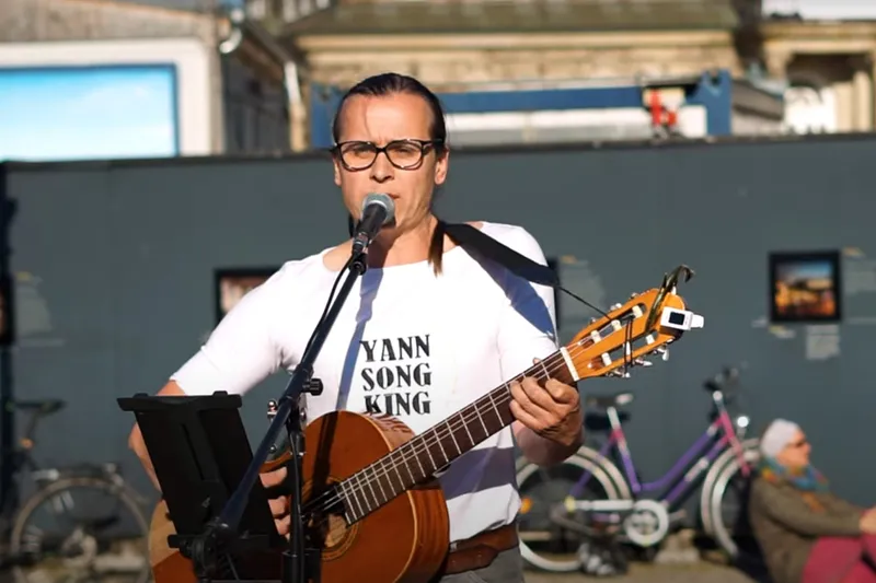 Nächste Schlagzeile: Rechtsrockkonzert im Café Chrysander in Bergedorf?