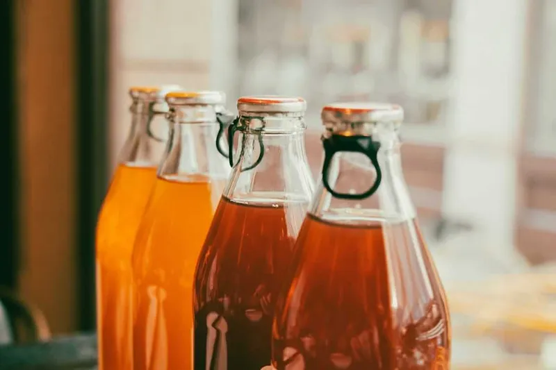 Trinkessige im Trend: Was hinter Shrubs & Co. steckt