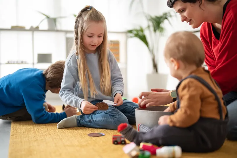 Bezugspädagogik in der Kita: Warum feste Bezugspersonen Kindern Sicherheit geben
