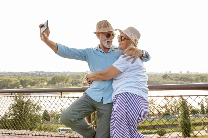 Konsum der Generation 60+: Gesundheit, Reisen und Streaming prägen den Einkaufszettel