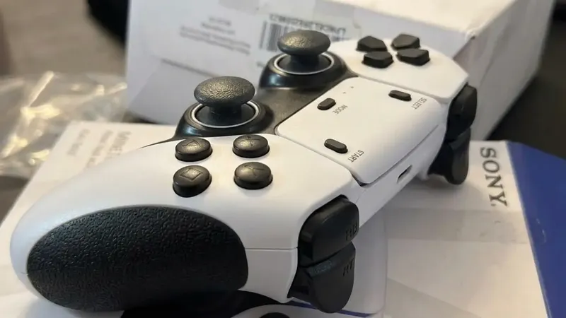 „DualNonsense“-Gate: Wenn Amazon einen PS5-Controller schickt, der keiner ist – und was das über den Markt sagt