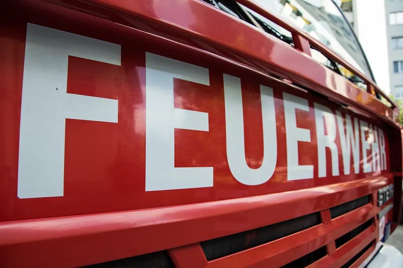 Hörsel: Geparkter Hyundai gerät in Brand