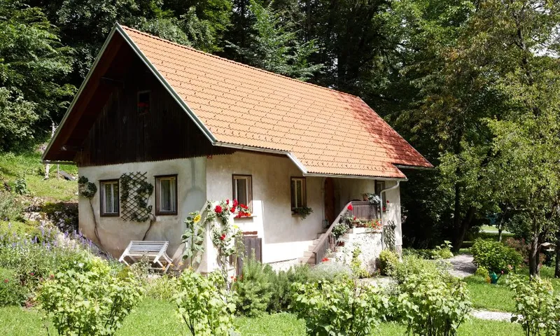 Haus im Grünen finanzieren: Worauf es bei Grundstück, Kaufnebenkosten und Rate ankommt