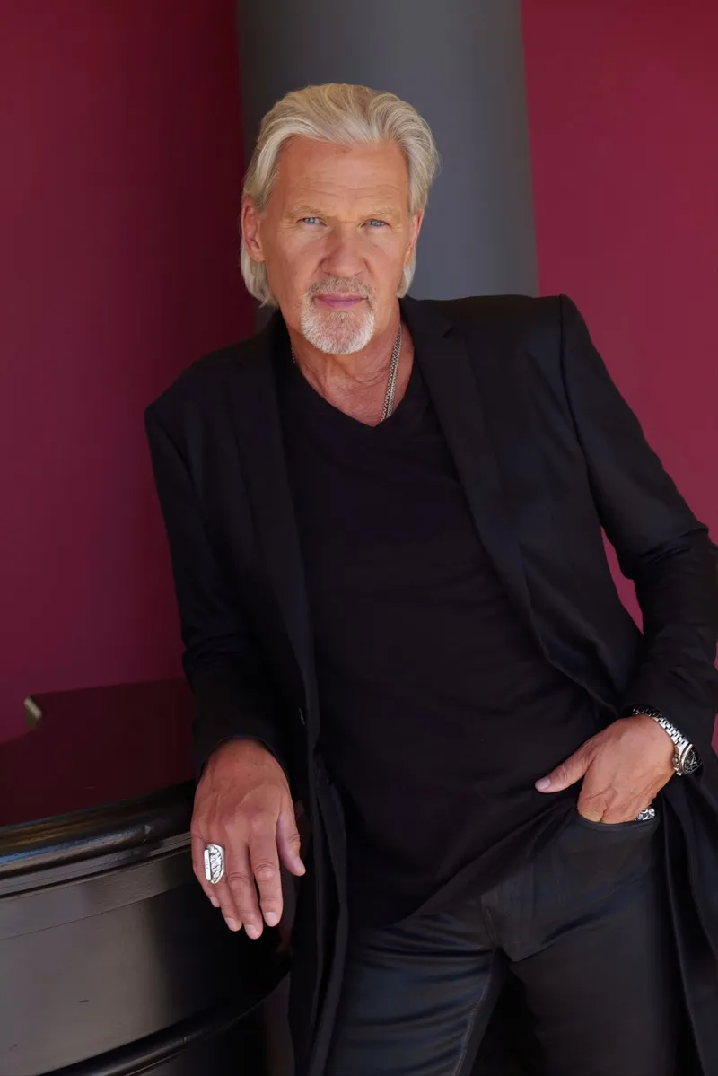Interview: Johnny Logan über Lordi, den ESC und „Hold Me Now“ als Fußball-Hymne