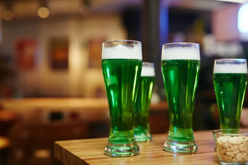 Bier mit Kräutern – diese Sorten gibt es