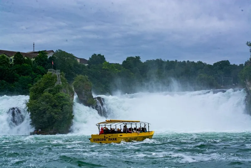 Rheinfall Schaffhausen: Aussichtspunkte und Bootsfahrten im Überblick