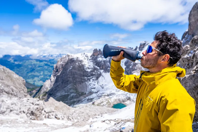 Sauberes Trinkwasser für unterwegs: LifeStraw Peak Series im Test