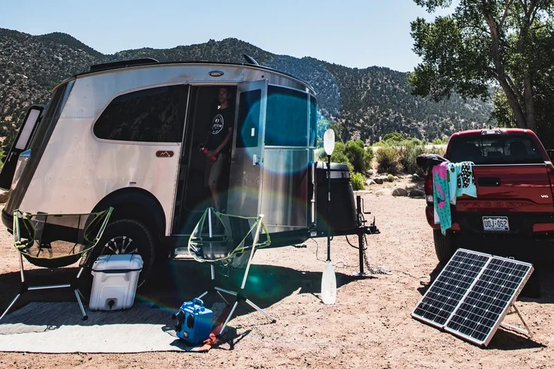 Airstream Basecamp 20Xe: Satte 10 kWh-Batterie für Sechsmeter-Caravan