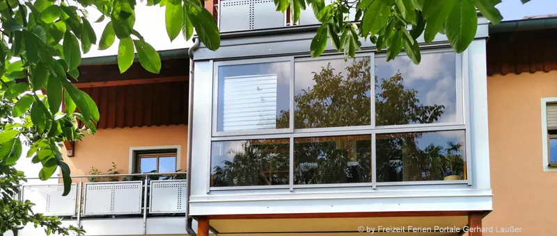 Terrassenüberdachung mit Glasschiebetüren Terrassendach mit Glasschiebewand